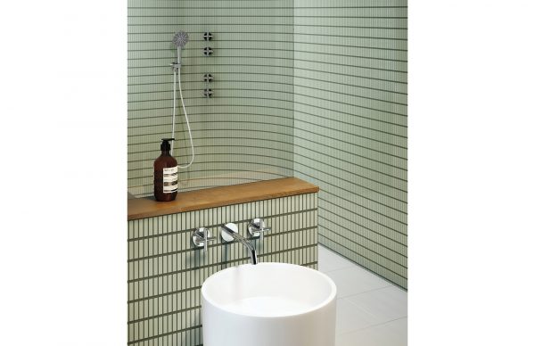 Vivid Slimline Plus Wall Basin / Bath Outlet 180mm