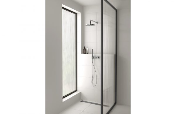 Vivid Shower Rose 230mm Round